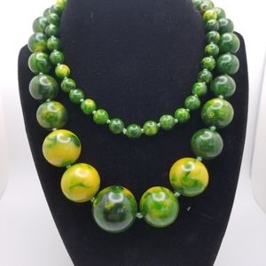 Bakelite marbled green yellow beaded necklace